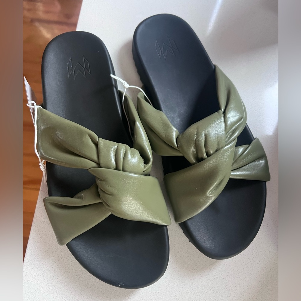 Elegant Olive Knot Sandals - Fit like a size 7